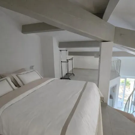 Vue Piscine A 2 Pas De La *