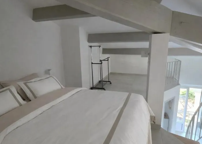 Vue Piscine A 2 Pas De La *