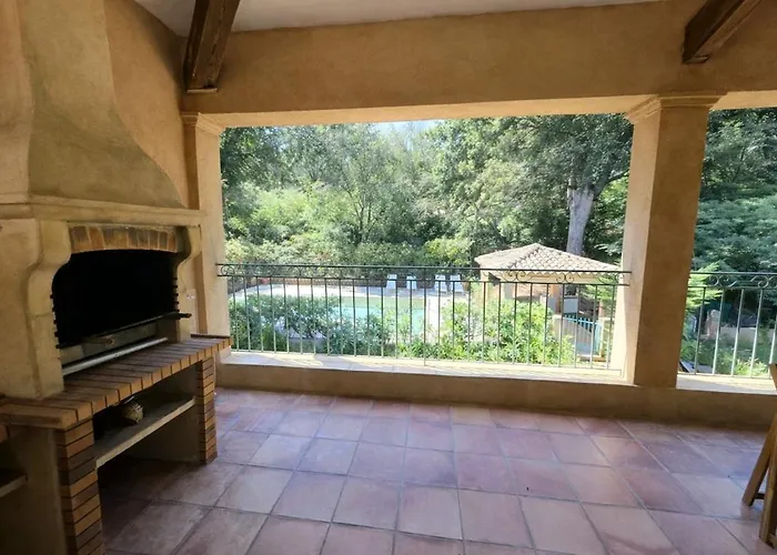 Vue Piscine A 2 Pas De La Ramatuelle