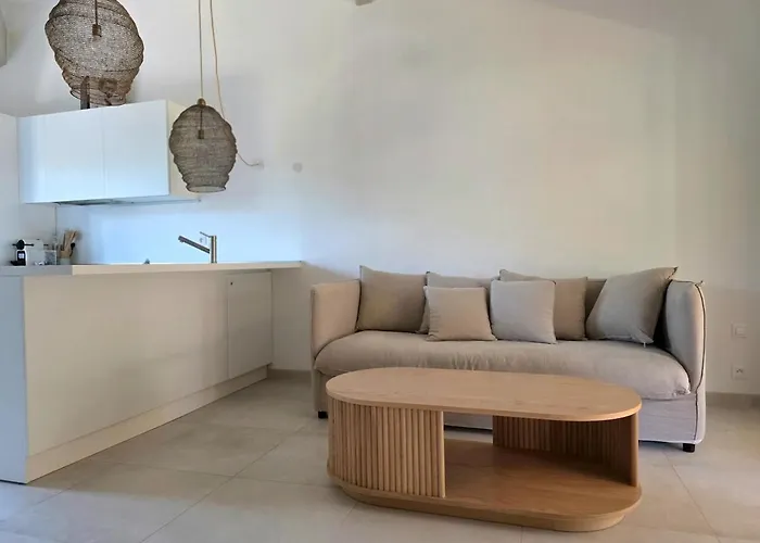 Appartement Vue Piscine A 2 Pas De La Ramatuelle